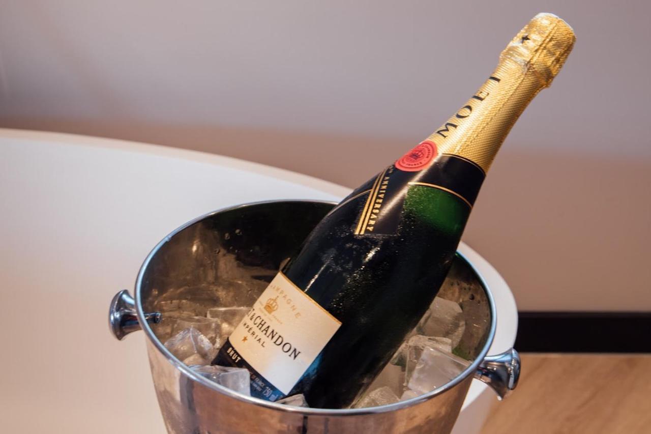 Harbour Suites Boutique Hotel Monnickendam Bagian luar foto